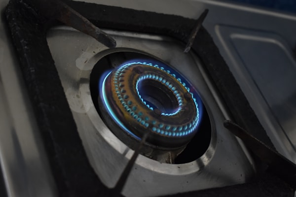 Gas stove burner with blue flame